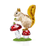 IDYLLIA:SQUIRREL AND MUSHROOMS